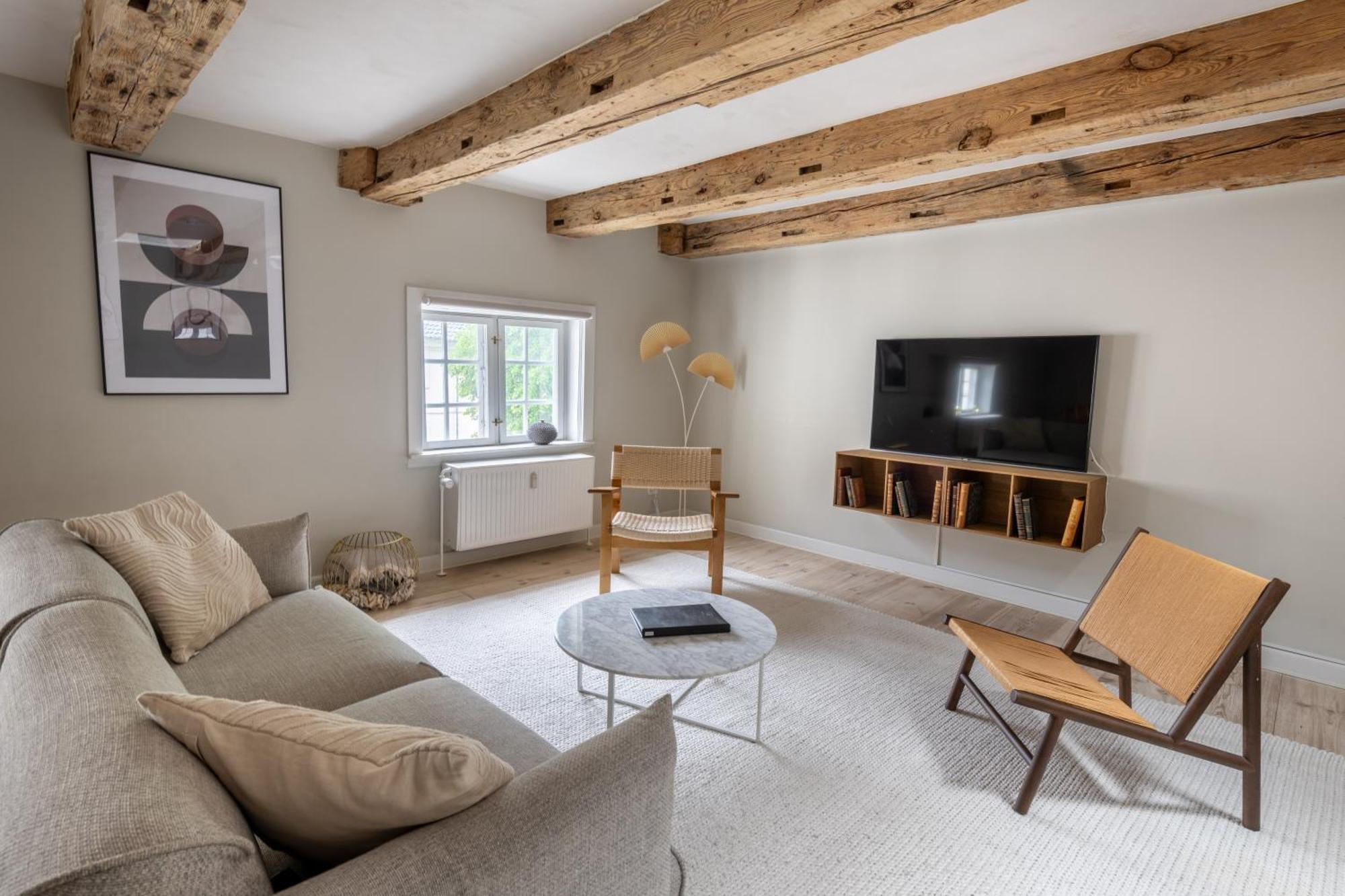 City Apartment With Exposed Ceiling Beams Kopenhagen Bagian luar foto